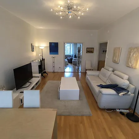 Spacious And Bright For 4 Apartment *