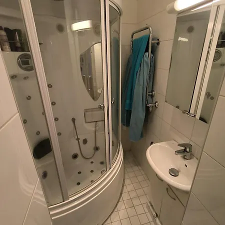 Huoneisto Spacious And Bright For 4 *